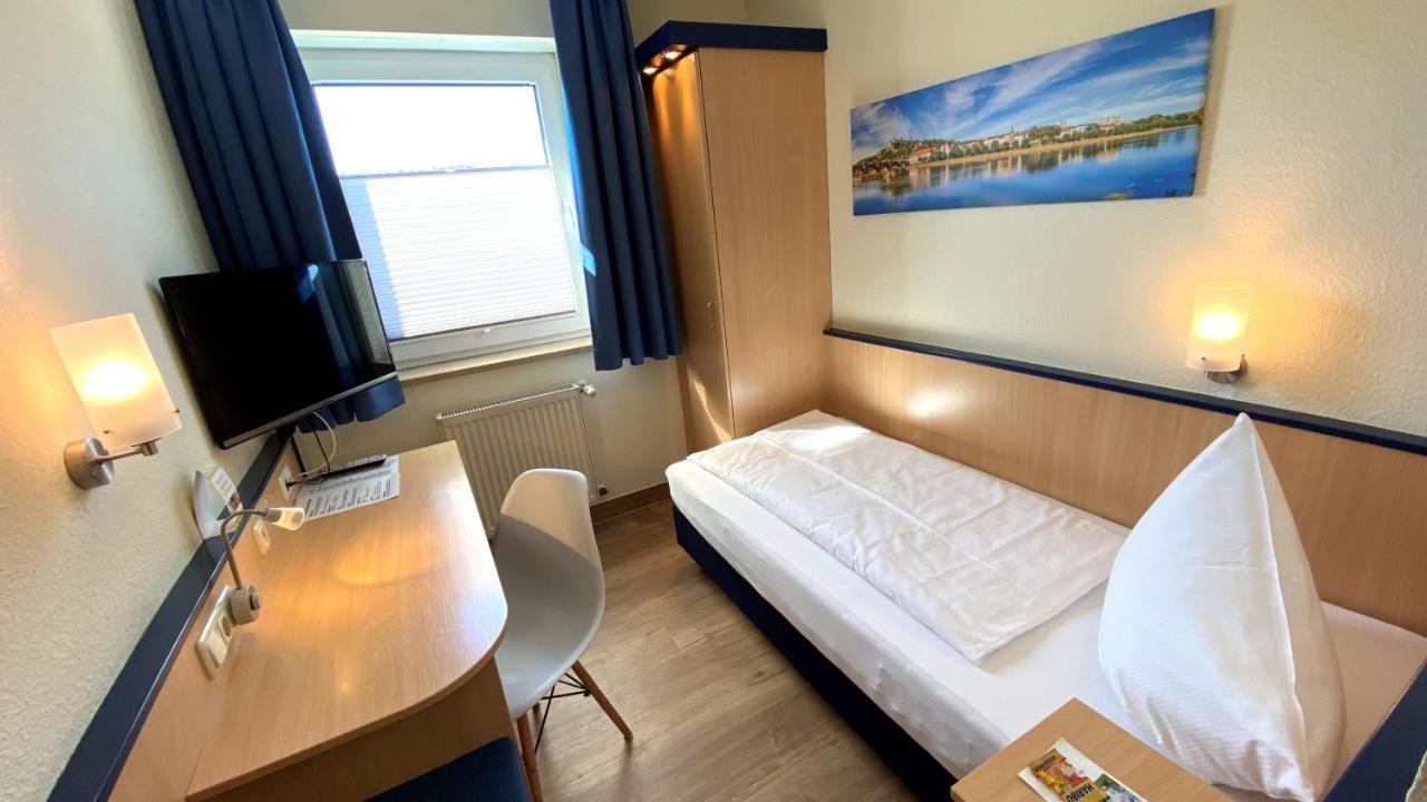 Hotel Am Wiesenweg L 24H Check-In Hausen  Dış mekan fotoğraf