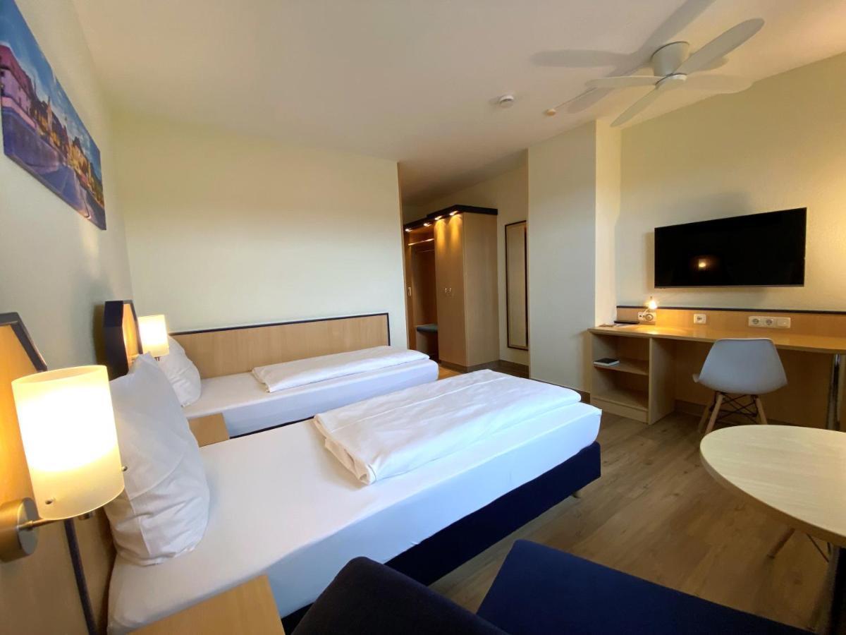 Hotel Am Wiesenweg L 24H Check-In Hausen  Dış mekan fotoğraf