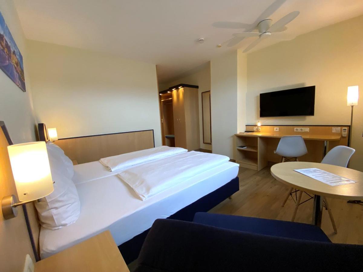 Hotel Am Wiesenweg L 24H Check-In Hausen  Dış mekan fotoğraf