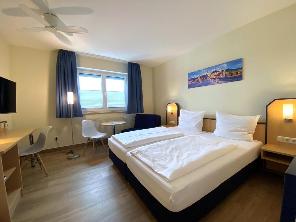 Hotel Am Wiesenweg L 24H Check-In Hausen  Dış mekan fotoğraf