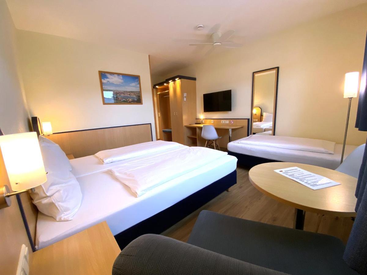 Hotel Am Wiesenweg L 24H Check-In Hausen  Dış mekan fotoğraf
