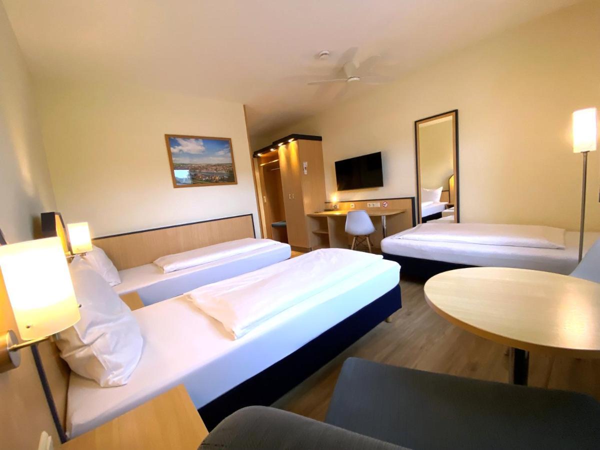 Hotel Am Wiesenweg L 24H Check-In Hausen  Dış mekan fotoğraf