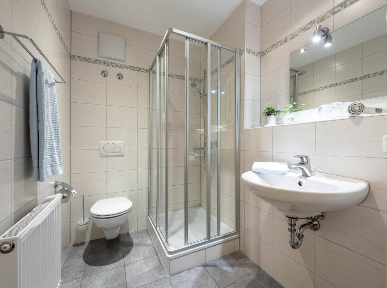 Hotel Am Wiesenweg L 24H Check-In Hausen  Dış mekan fotoğraf