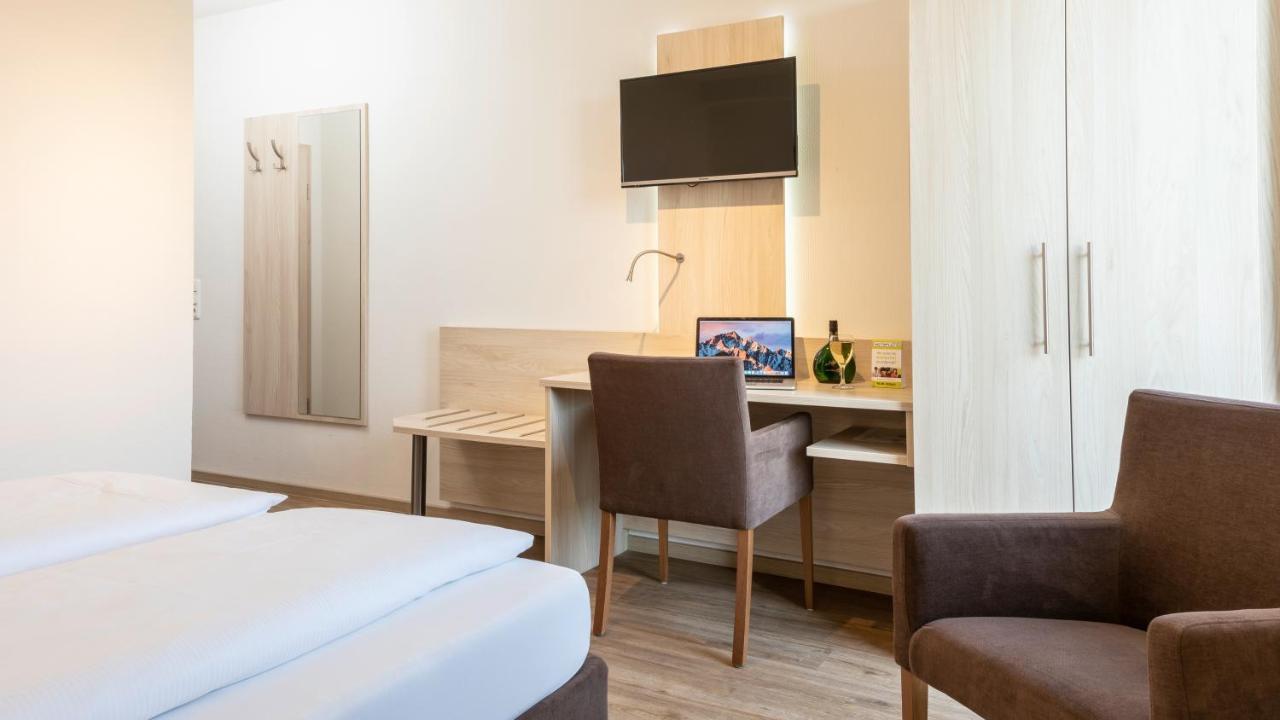 Hotel Am Wiesenweg L 24H Check-In Hausen  Dış mekan fotoğraf