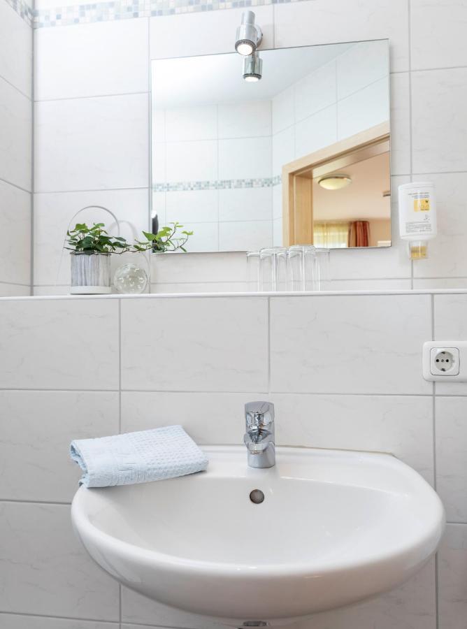 Hotel Am Wiesenweg L 24H Check-In Hausen  Dış mekan fotoğraf